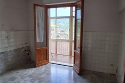 VAIANO OTTIMO INVESTIMENTO 5 VANI CON TERRAZZE E GARAGE