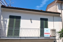 BAGNOLO PORZIONE DI TERRATETTO CON TERRAZZO E P. AUTO