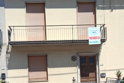 CARMIGNANELLO TERRATETTO A SCHIERA DI 150 MQ