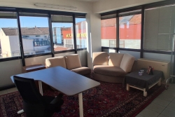 PRATO VIA FILZI VENDESI UFFICIO 130 MQ CON 5 POSTI AUTO