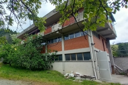 EDIFICIO DI 400 MQ CON ABITAZIONE, MAGAZZINO E SHOWROOM
