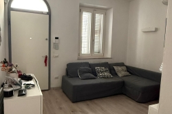 VAIANO TERRATETTO DI 120 MQ CON 3 BAGNI E DOPPIA RESEDE